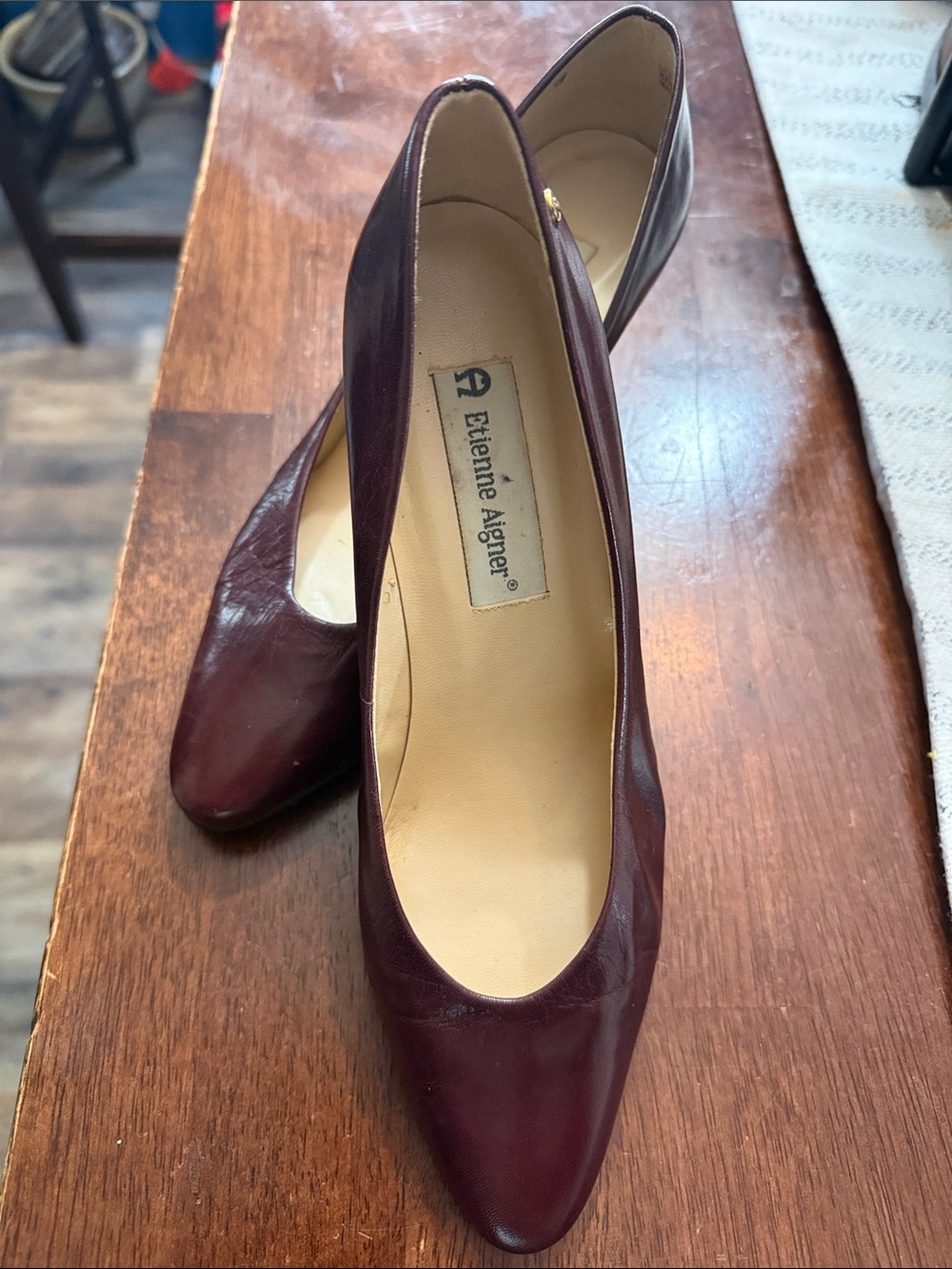 Vintage Etienne Aigner Burgundy Leather Pointed-Toe Pumps 6 1/2 med Classic styl